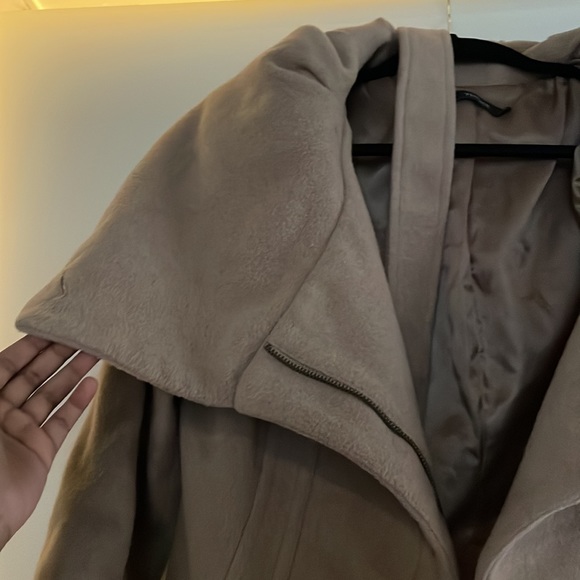 Tan coat - Picture 2 of 3